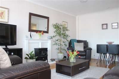 2 Bedroom Maisonette Flat To Rent In Stamford Close, Harrow Weald, HA3