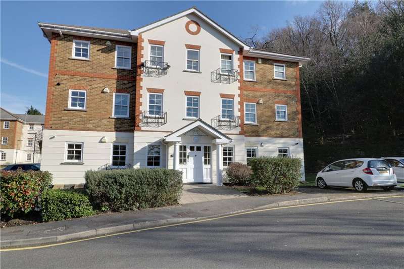 2 Bedroom Apartment Flat For Sale In Markham Court, Camberley, Surrey, GU15
