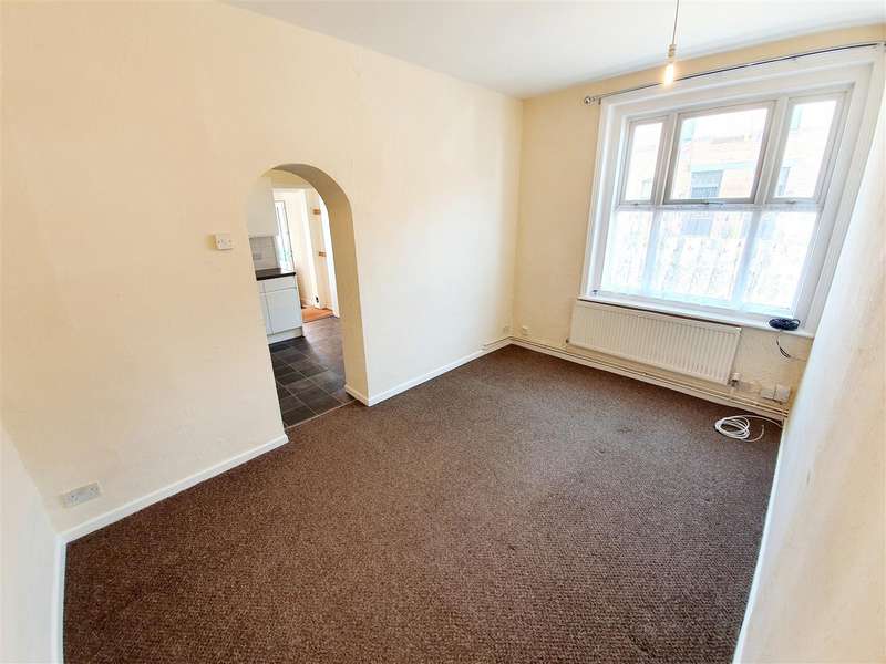 2 Bedroom Flat To Rent In Cromwell Road, Rushden, Northants, NN10