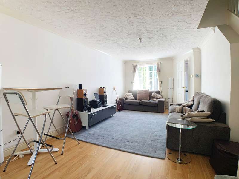 4 Bedroom Detached House For Sale In Quinton Close, Hatton Park