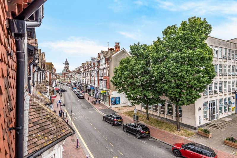 1 Bedroom Flat For Sale In Grove Road, Eastbourne, BN21