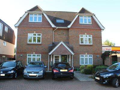 2 Bedroom Flat To Rent In High Road, Ickenham, Uxbridge, UB10