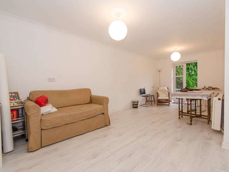 2 Bedroom Flat For Sale In Church Crescent, London, N10