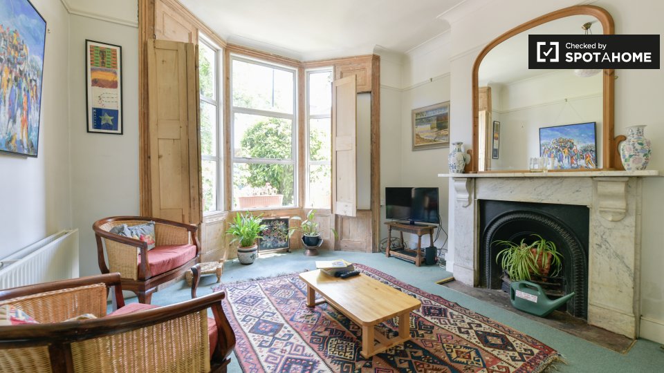 3 Bedroom Flat To Rent In Lorne Rd, Stroud Green, London, N4