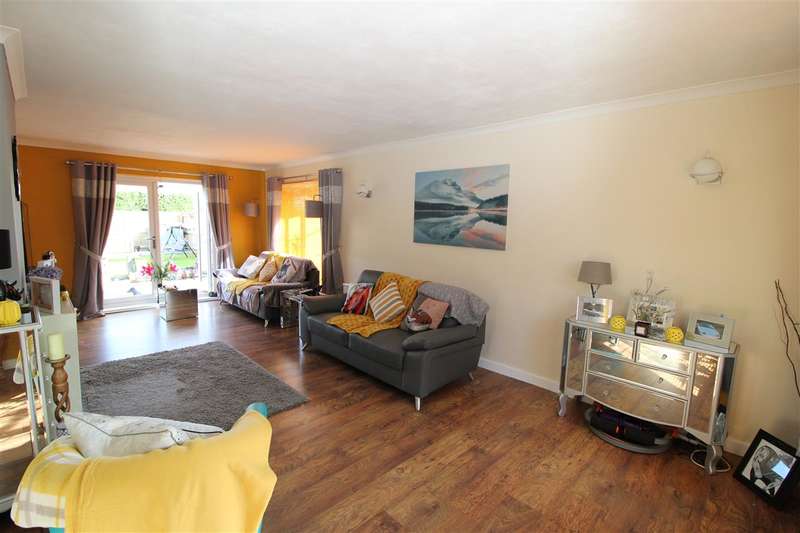 4 Bedroom Detached House For Sale In The Paddock, Collingham, Newark, NG23