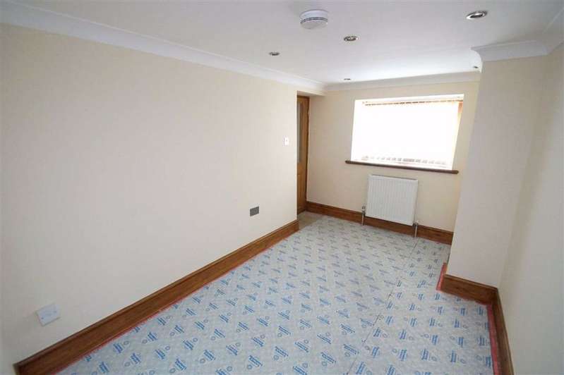 4 Bedroom Detached Property For Sale In Selby Road, Swillington Common