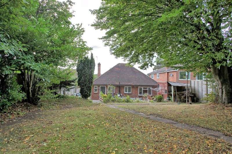 3 Bedroom Property For Sale In Amersham Road, Chalfont St Peter, SL9