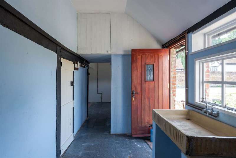 5 Bedroom Semi Detached For Sale In High Road, Horndononthehill