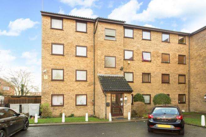 1 Bedroom Flat To Rent In Gurney Close, Barking, IG11