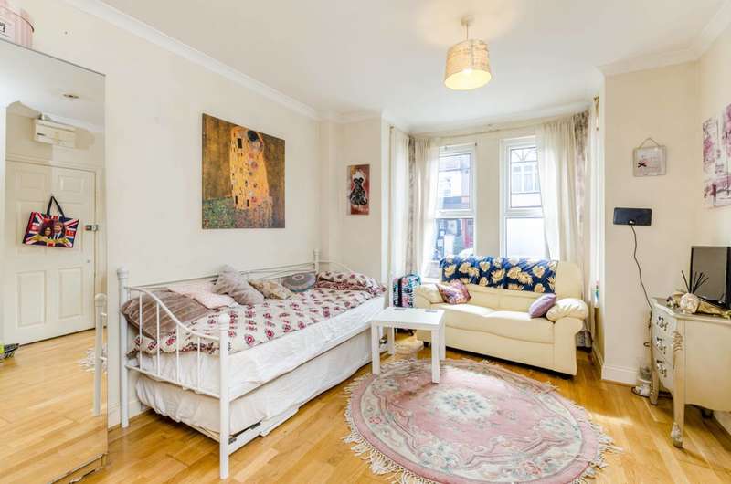 Flat To Rent In Vaughan Road, West Harrow, HA1