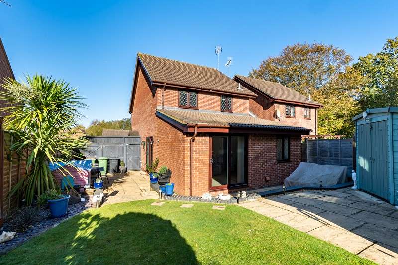 3 Bedroom Link Detached House Under Offer In Upper Northam Road, Hedge