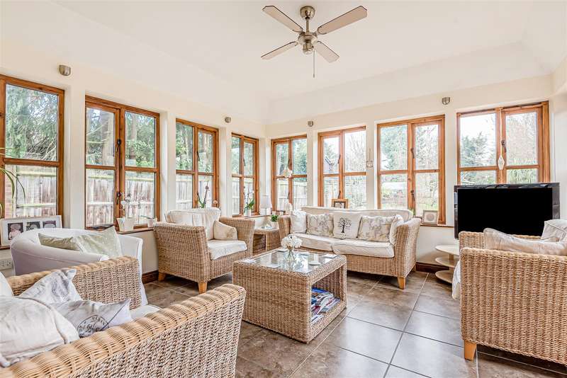 4 Bedroom Detached Property For Sale In Barkham Road, Wokingham