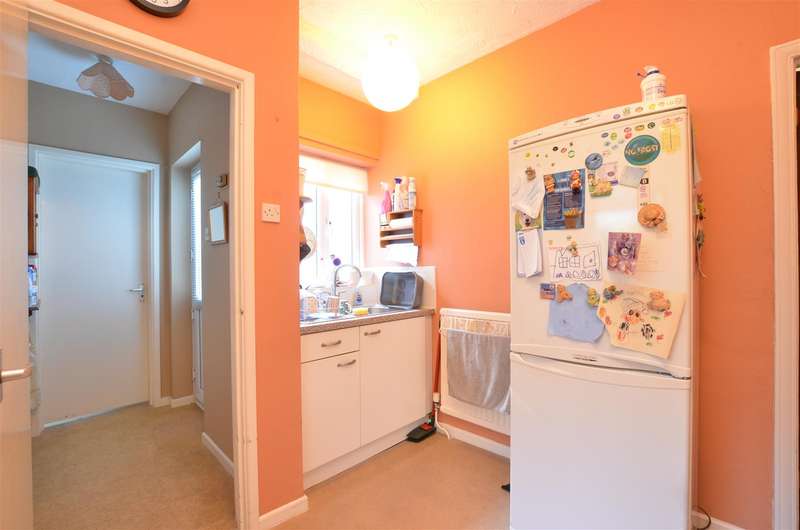 2 Bedroom Semi Detached Bungalow For Sale In Oak Avenue, Norwich, NR7