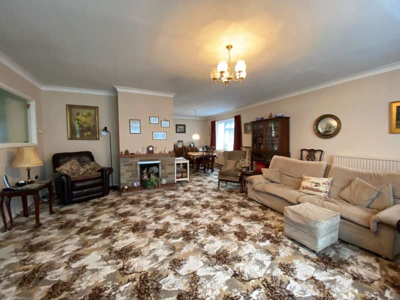 3 Bedroom Bungalow For Sale In Waveney Drive, Hoveton, Norwich, Norfolk