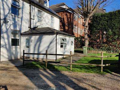 Flat To Rent In Cedar Road, SM2
