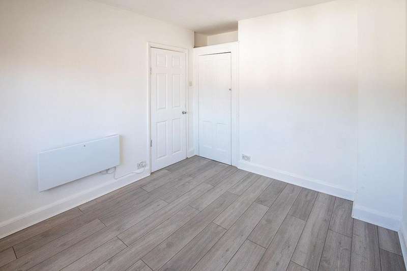 1 Bedroom Flat To Rent In Plumer Road, High Wycombe, HP11