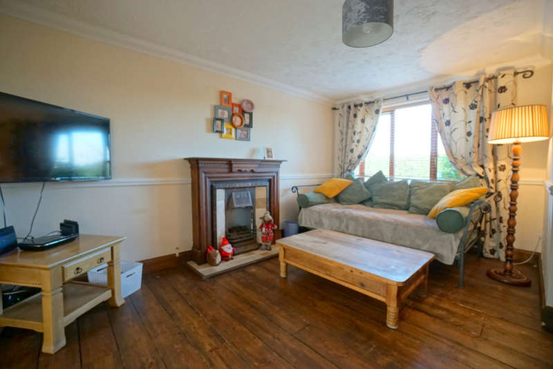 4 Bedroom Detached Property For Sale In Lowestoft Road, Carlton