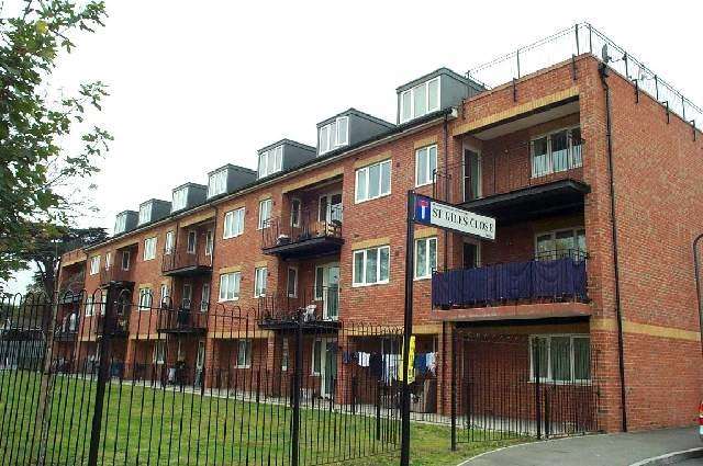 2 Bedroom Flat To Rent In Duett Court, St Giles Close, Heston, TW5