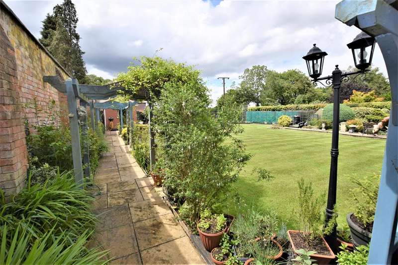 5-bedroom-detached-property-for-sale-in-rising-lane-knowle-solihull-b93