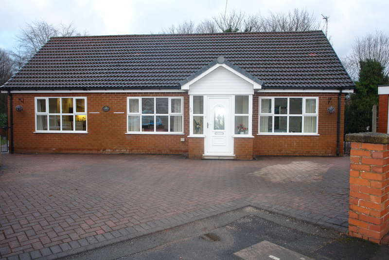 3 Bedroom Detached Bungalow For Sale In Leaside Avenue, Chadderton