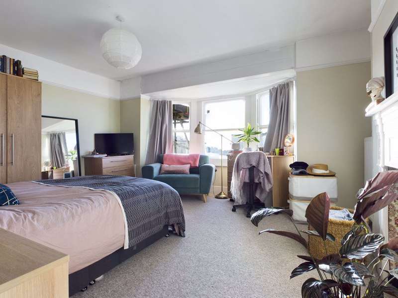 4 Bedroom Flat To Rent In Brunswick Place, Hove, BN3