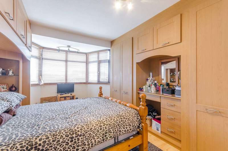 3 Bedroom Terraced House For Sale In Dunster Avenue, Morden, SM4