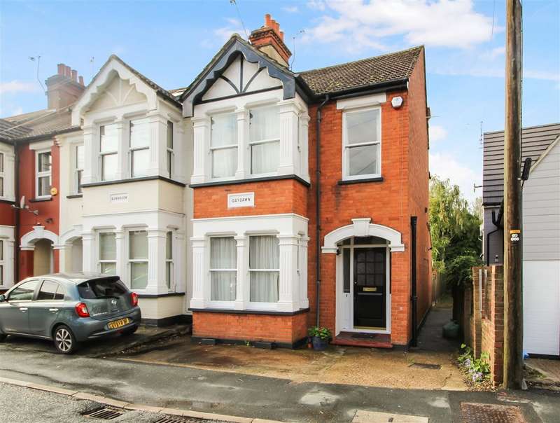 4 Bedroom End Of Terrace House For Sale In Priests Lane, Shenfield, CM15