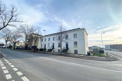 1 Bedroom Studio Flat To Rent In Clarence Court, Clarence Road, GL52