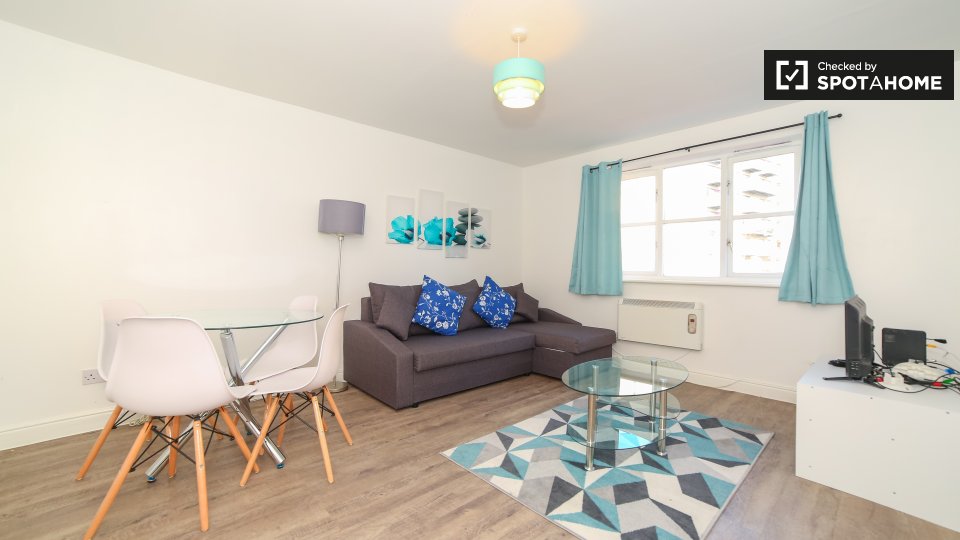 2 Bedroom Flat To Rent In Armoury Rd, Se8