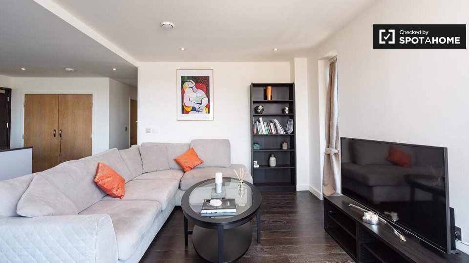 2 Bedroom Flat To Rent In Flat, 48 Reminder Ln, London SE10 0NE, UK, SE10