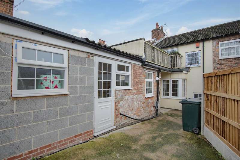 2 Bedroom Cottage For Sale In Church Street, Bawtry, Doncaster, DN10