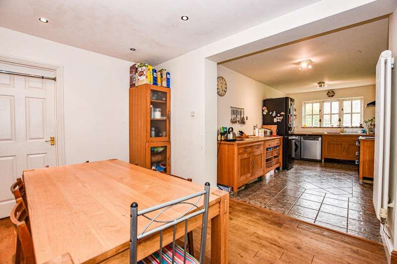 4 Bedroom Detached House For Sale In Great Notley, Braintree, Essex, CM77