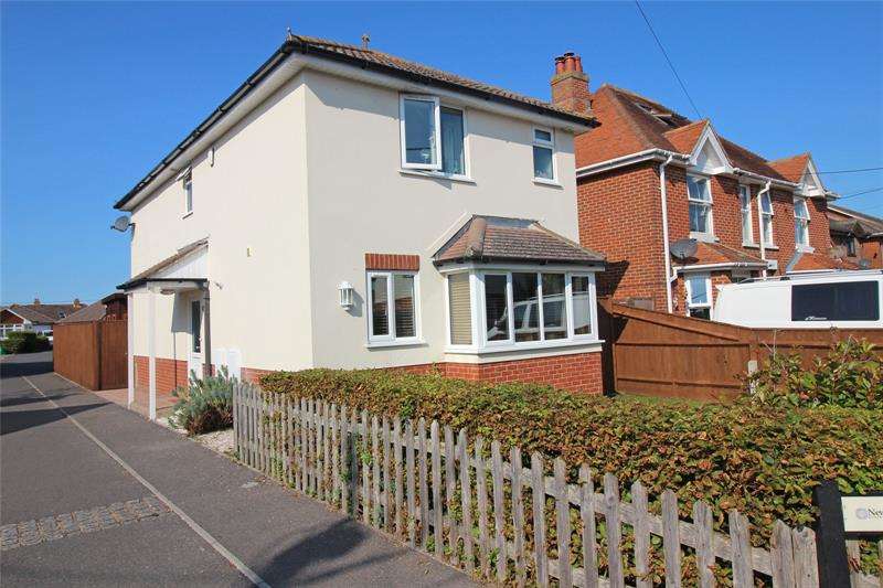 3 Bedroom Detached House For Sale In Smugglers Way, Milford On Sea