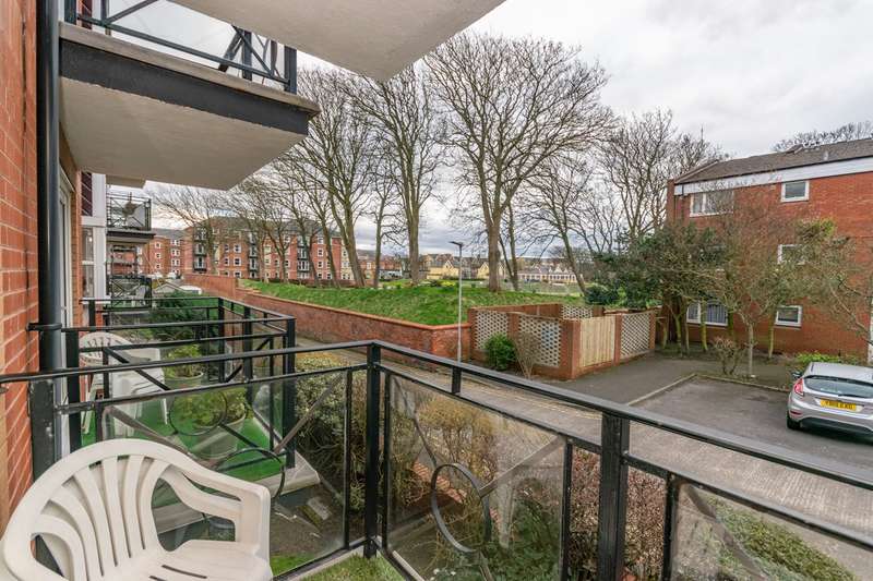 2 Bedroom Apartment Flat For Sale In Ashton Garden Court, St Andrews