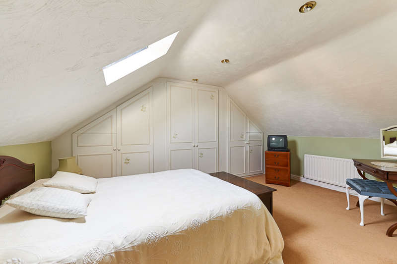 3 Bedroom Mews House For Sale In The Stables, Academy Drive, Corsham, SN13