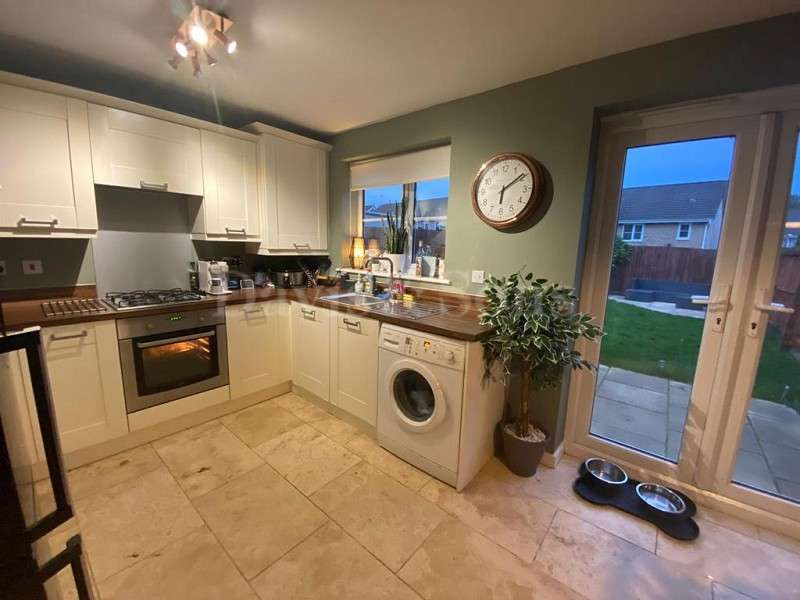 3 Bedroom SemiDetached House To Rent In Grayson Way, Llantarnam
