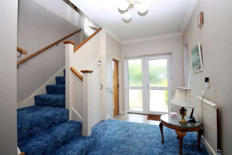 4 Bedroom Detached House For Sale In Frinton Road, Holland On Sea, CO15