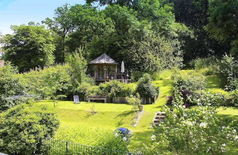 5 Bedroom Detached For Sale In Green Dene, East Horsley, KT24