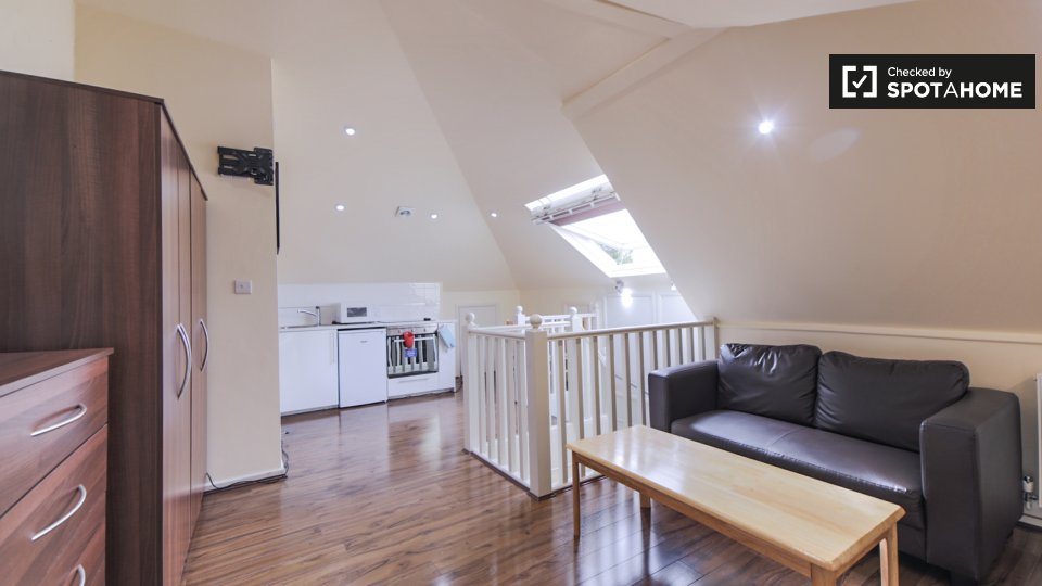 Studio To Rent In Cranhurst Rd, NW2