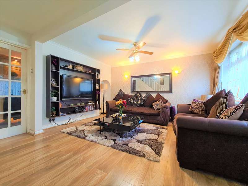 3 Bedroom Semi-Detached House To Rent In Grampian Way, Luton, LU3