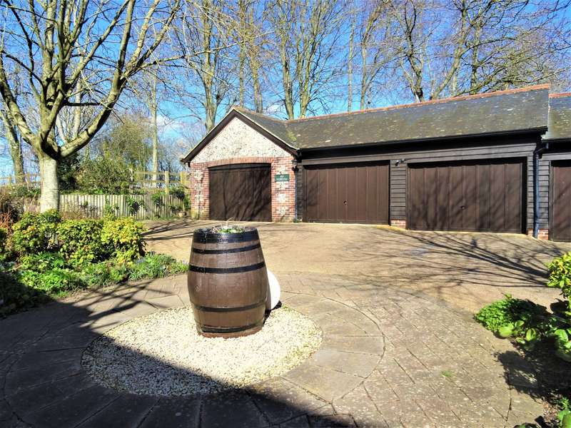 2 Bedroom Cottage House For Sale In St. Peters Close, Goodworth