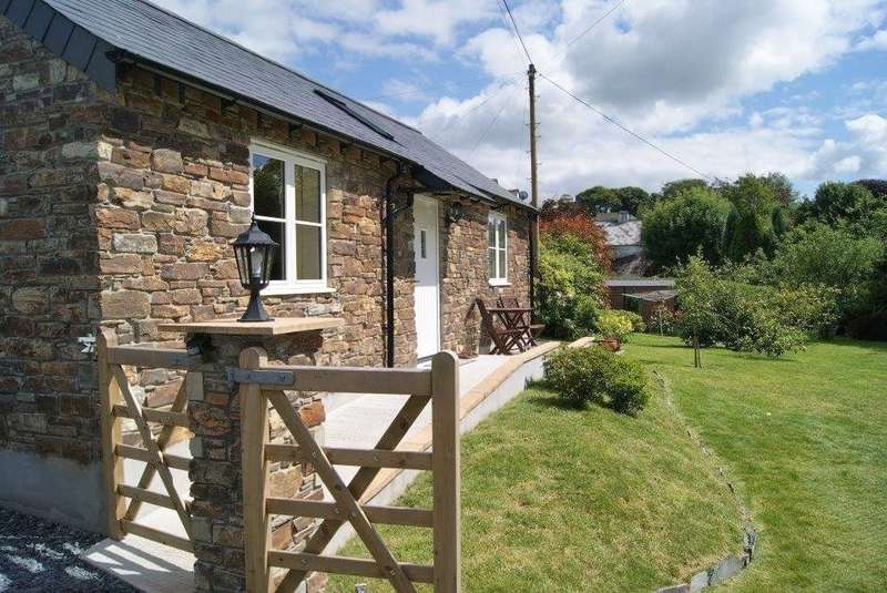 4 Bedroom Cottage House For Sale In Holiday Let/annex buckland