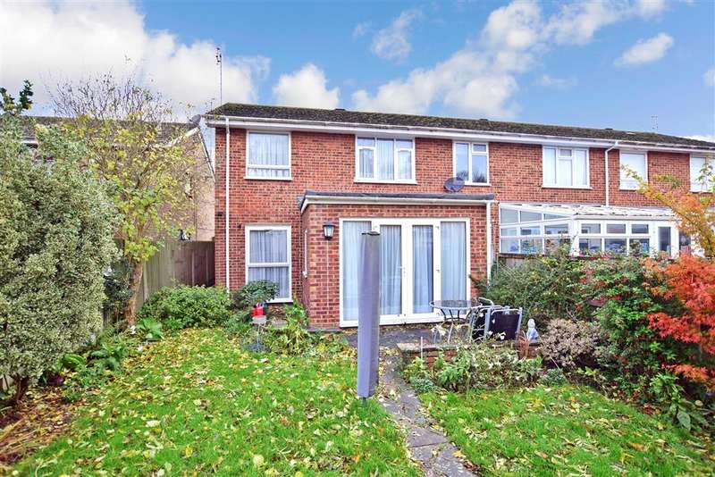 3 Bedroom End Of Terrace House For Sale In Moor Park Close, , Rainham