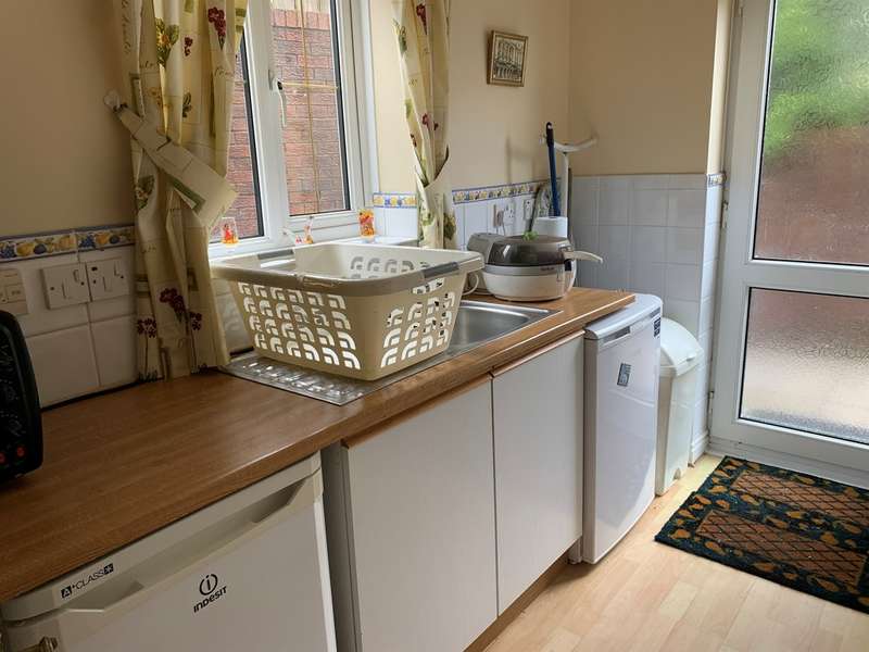 3 Bedroom Detached House For Sale In Bronheulwen, Porth, CF39