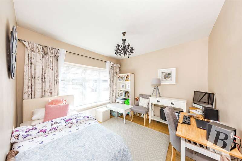 3 Bedroom Detached Bungalow For Sale In Lodge Lane, Romford, RM5