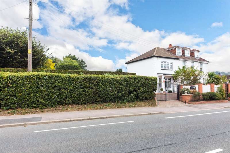 3 Bedroom Semi Detached House Under Offer In The Paddock, Gravesend