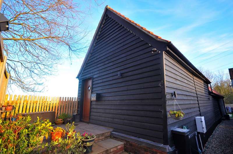 2 Bedroom Cottage To Rent In Debden Green, Saffron Walden, CB11
