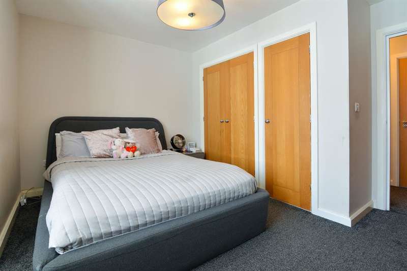 2 Bedroom Apartment Flat For Sale In Ingress Park Avenue, Greenhithe