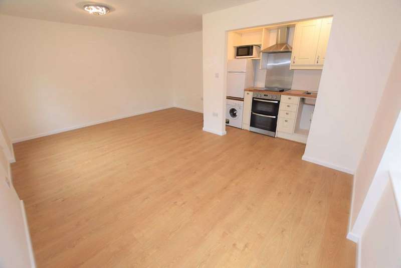 Flat To Rent In Fortis Green, East Finchley, London, N2