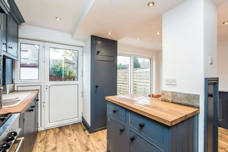 3 Bedroom Detached House For Sale In Ashfield Drive, Halifax, West